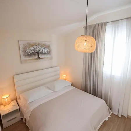 Vila Marinerro Completely Energy Self-sustainable Surrounded By Olive Groves And An Orchard Biograd Na Moru