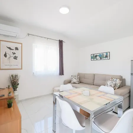 Marinerro Completely Energy Self-sustainable Surrounded By Olive Groves And An Orchard Vila *