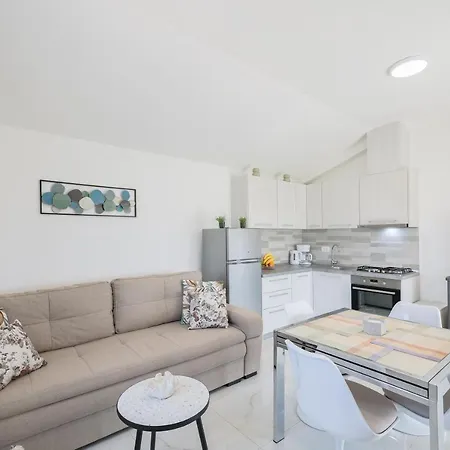 Vila Marinerro Completely Energy Self-sustainable Surrounded By Olive Groves And An Orchard *