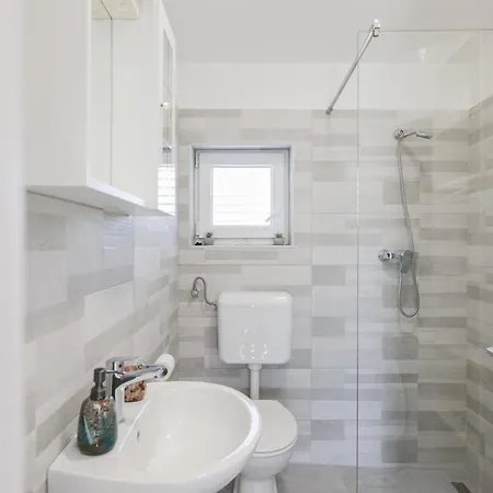 Vila Marinerro Completely Energy Self-sustainable Surrounded By Olive Groves And An Orchard