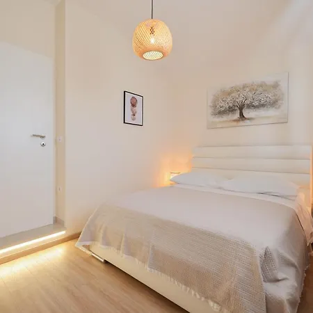 Vila Marinerro Completely Energy Self-sustainable Surrounded By Olive Groves And An Orchard
