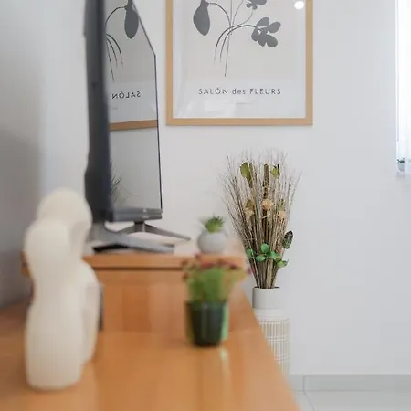Vila Marinerro Completely Energy Self-sustainable Surrounded By Olive Groves And An Orchard *