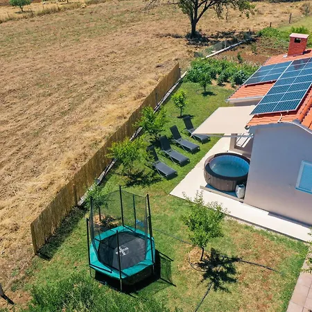 Vila Marinerro Completely Energy Self-sustainable Surrounded By Olive Groves And An Orchard