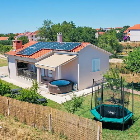 Marinerro Completely Energy Self-sustainable Surrounded By Olive Groves And An Orchard Vila *